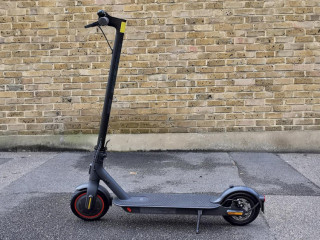 trotineta-electrica-xiaomi-mi-electric-scooter-pro-2